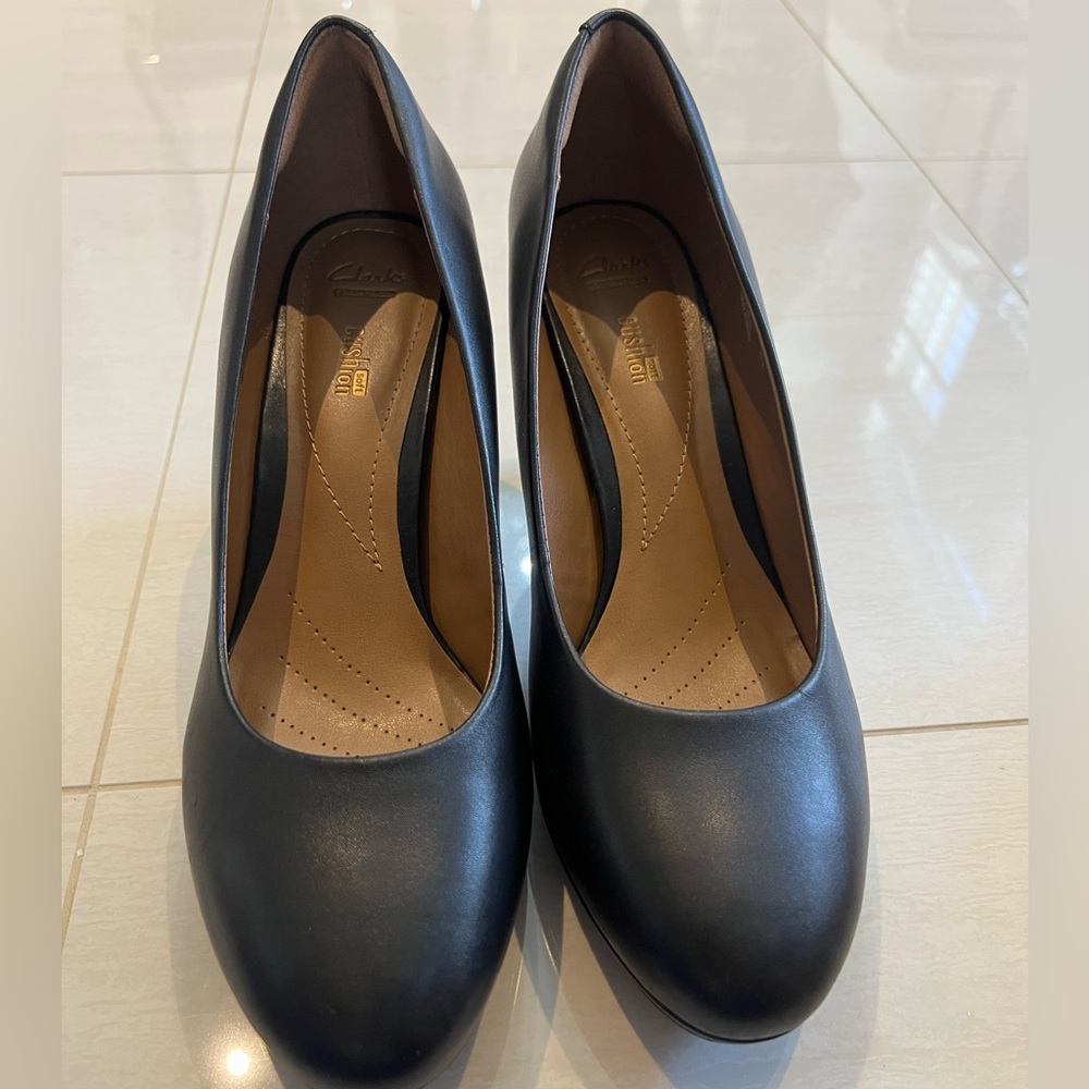 Clarks Women's Classic Black leather heels- Brier Dolly